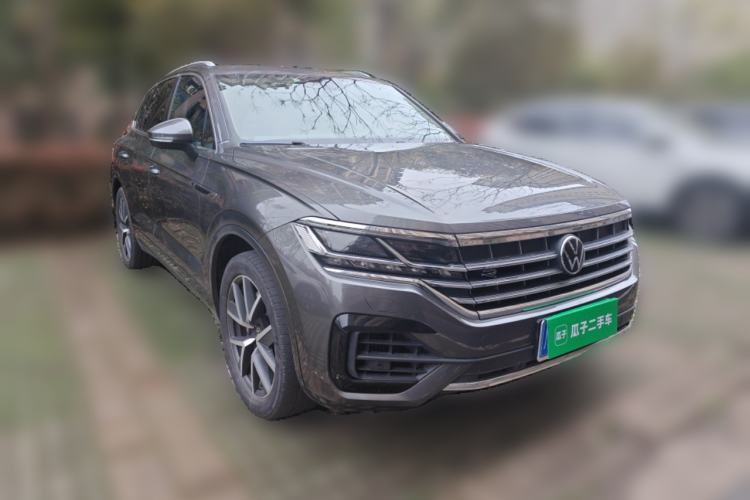 Used Volkswagen Touareg 2022 3.0 TSI Prestige Edition Classic Sport Package Front Right 45 Deg