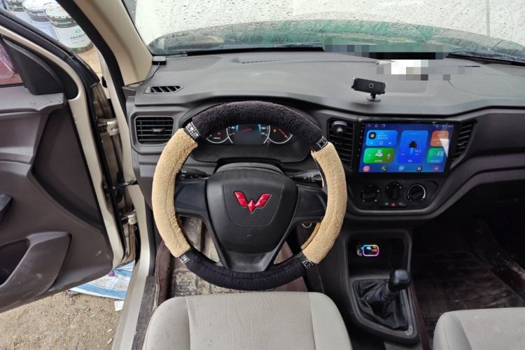 Used Wuling Hongguang V 2022 1.5L Jingqu Edition Electric-Assist LAR