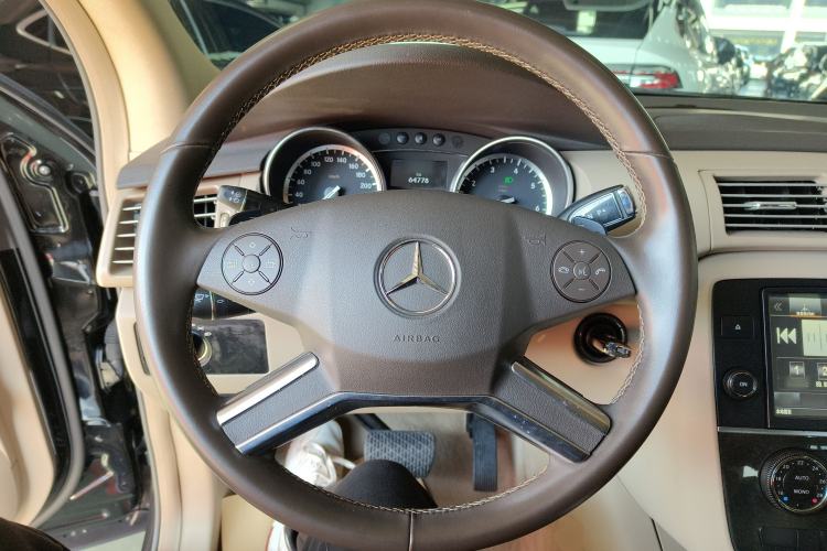 Used Mercedes-Benz R-Class 2017 R 320 4MATIC Business Edition Prestige Model
