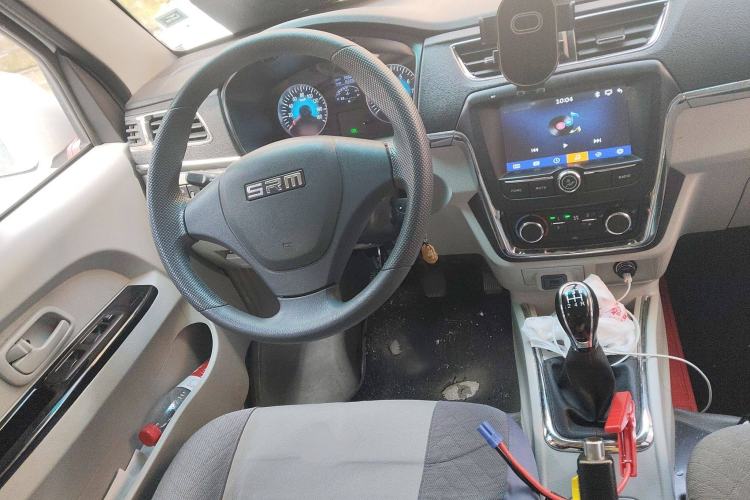 Used Jinbei New Hiace X30L CNG 2023 100L CNG Wealth Edition Bus 6/7 Seats No Air Conditioning SWCC15M