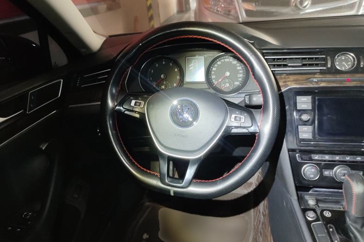 Used Volkswagen Magotan 2017 330TSI DSG Luxury Model Steering Wheel