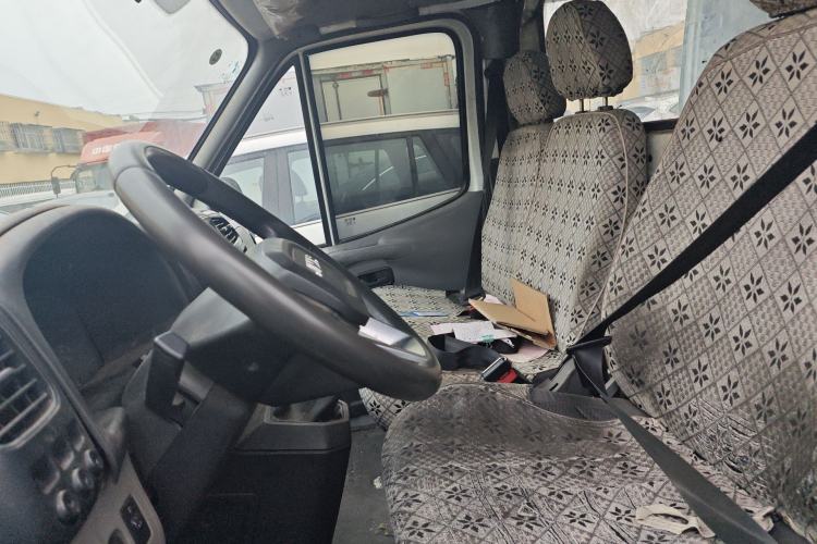 Used JMC Transit 2019 2.8T Commercial Version Short Wheelbase Mid-Roof 3-Seater China VI Standard JX493