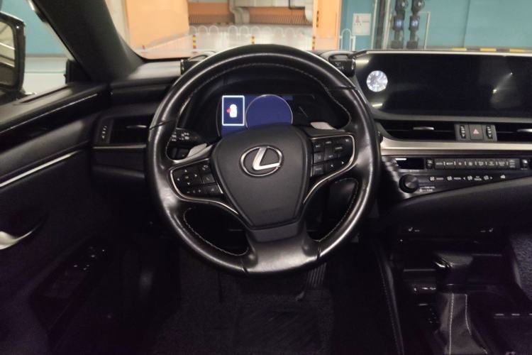 Used Lexus ES 2018 300h Premier Edition China VI Standard