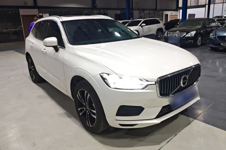Used Volvo XC60 2019 T5 4x4 Zhiyuan Edition China VI Standard Front Right 45 Deg
