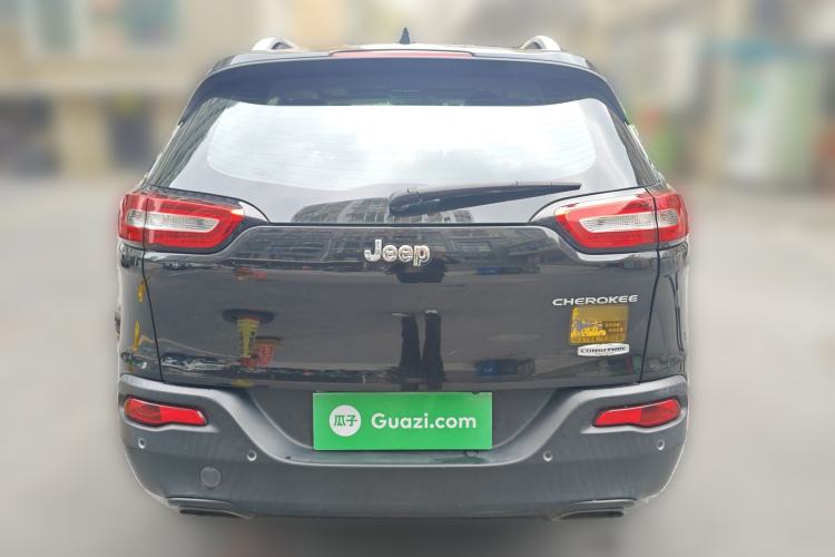 Used Jeep Cherokee 2016 2.4L Leading Edition
