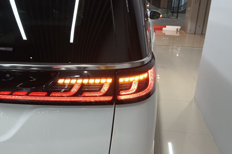 Used VOYAH Dream 2025 PHEV Four-Wheel-Drive Flagship Kunpeng Edition
