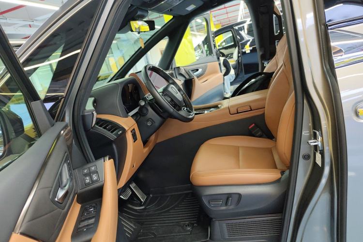 Used Toyota Vellfire 2024 Crown Dual-Engine 2.5L Supreme Executive Edition Left Front Seat