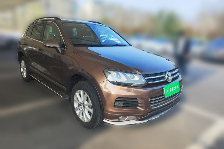 Used Volkswagen Touareg 2011 3.0 TSI High-End Version Front Right 45 Deg