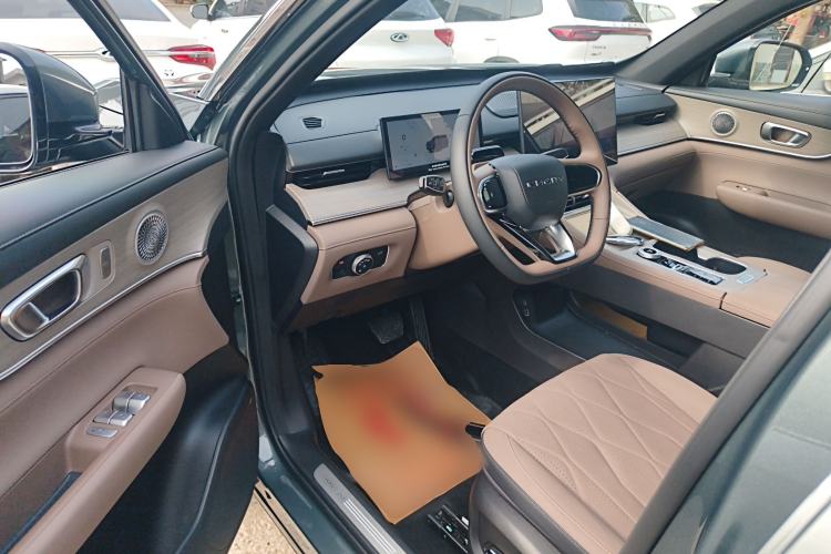 Used Chery Tiggo 8 PLUS 2025 290TGDI DCT Prestige 5-Seater
