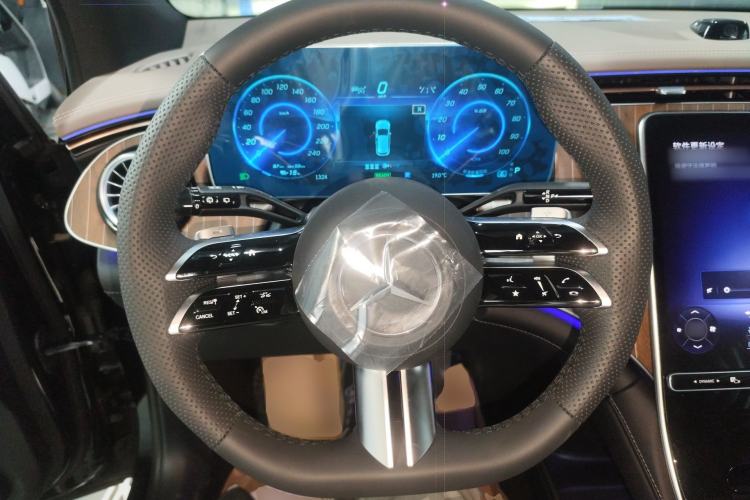 Used Mercedes-Benz EQE SUV 2024 500 4MATIC Pioneer Edition Steering Wheel