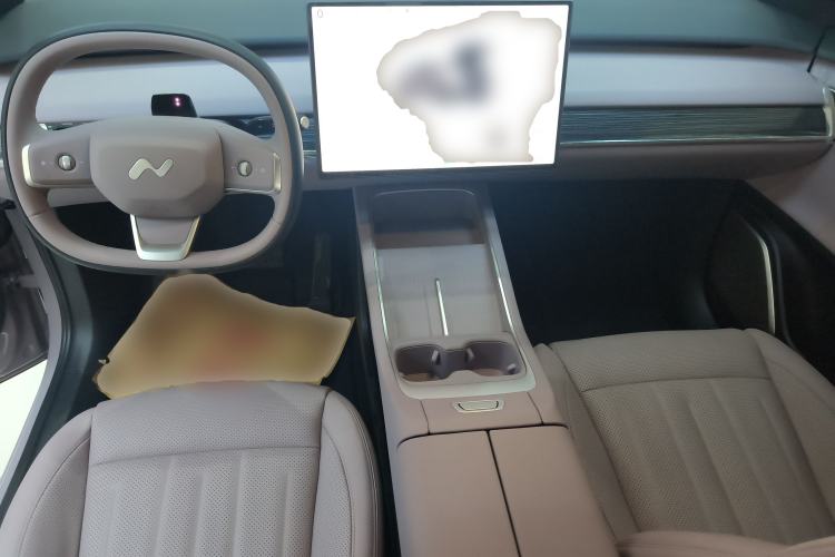 Used ONVO L60 2024 60 kWh Rear-Drive Version Center Console
