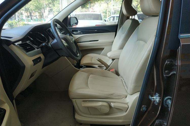 Used Baojun 730 2016 1.5T Manual Comfort Version 7 Seats