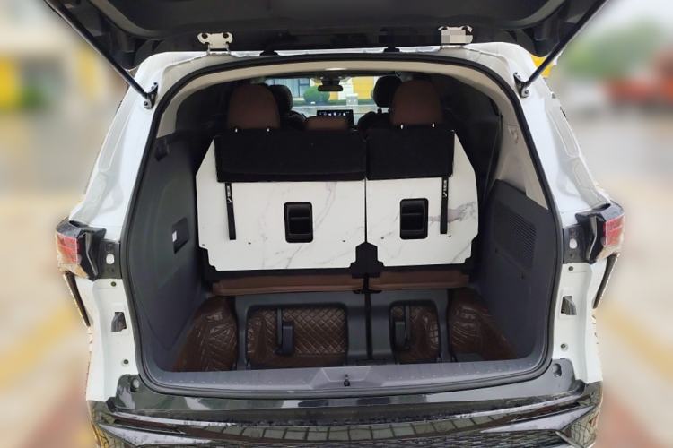 Used Toyota SIENNA 2023 2.5L Hybrid Comfort Edition Trunk