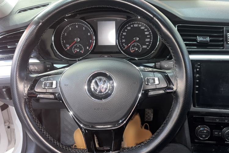 Used Volkswagen Lamando 2015 280TSI DSG Comfort Edition
