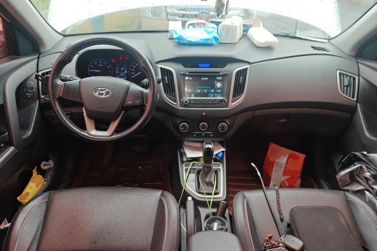 Used Hyundai ix25 2015 1.6L Automatic Two-Wheel Drive Smart GLS Trim Center Console