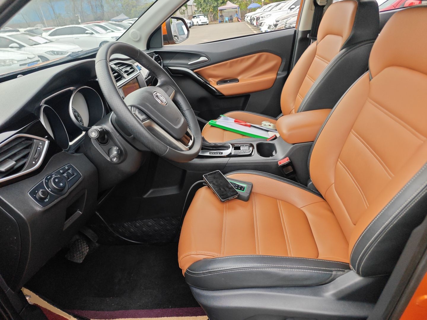 المقاعد الأمامية داخل السيارة