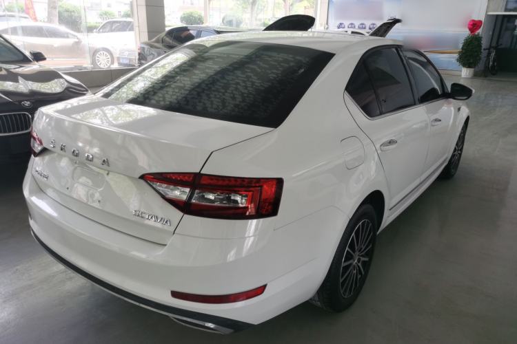 Used Skoda Octavia 2019 1.5L Automatic Smart Drive Luxury Edition China VI Standard Rear Right 45 Deg