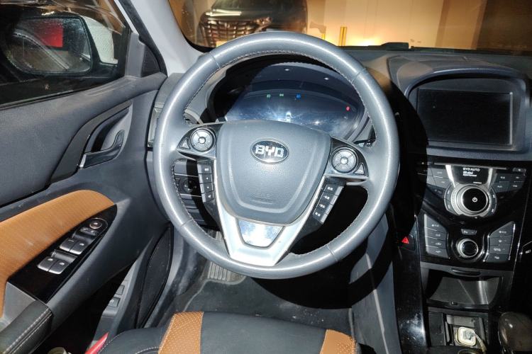 Used BYD Qin New Energy 2015 1.5T Dual-Crown Flagship Edition
