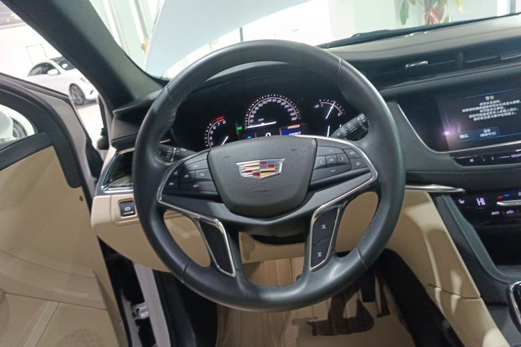 Used Cadillac XT5 2016 28T Four-Wheel Drive Tech Version Steering Wheel