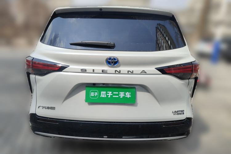 Used Toyota SIENNA 2023 2.5L Hybrid Deluxe Edition Rear