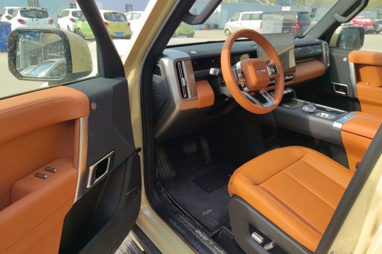 Used iCAR V27 2026 Model 200KM Four-Wheel Drive Falcon 700 Driver Seat