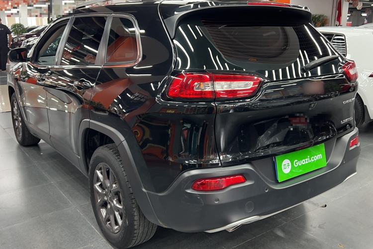 Used Jeep Cherokee 2020 2.0L Two-Wheel Drive Classic Sports Edition