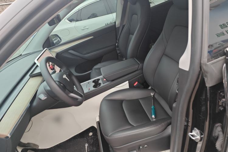 Used Tesla Model Y 2023 Long-Range All-Wheel-Drive Version
