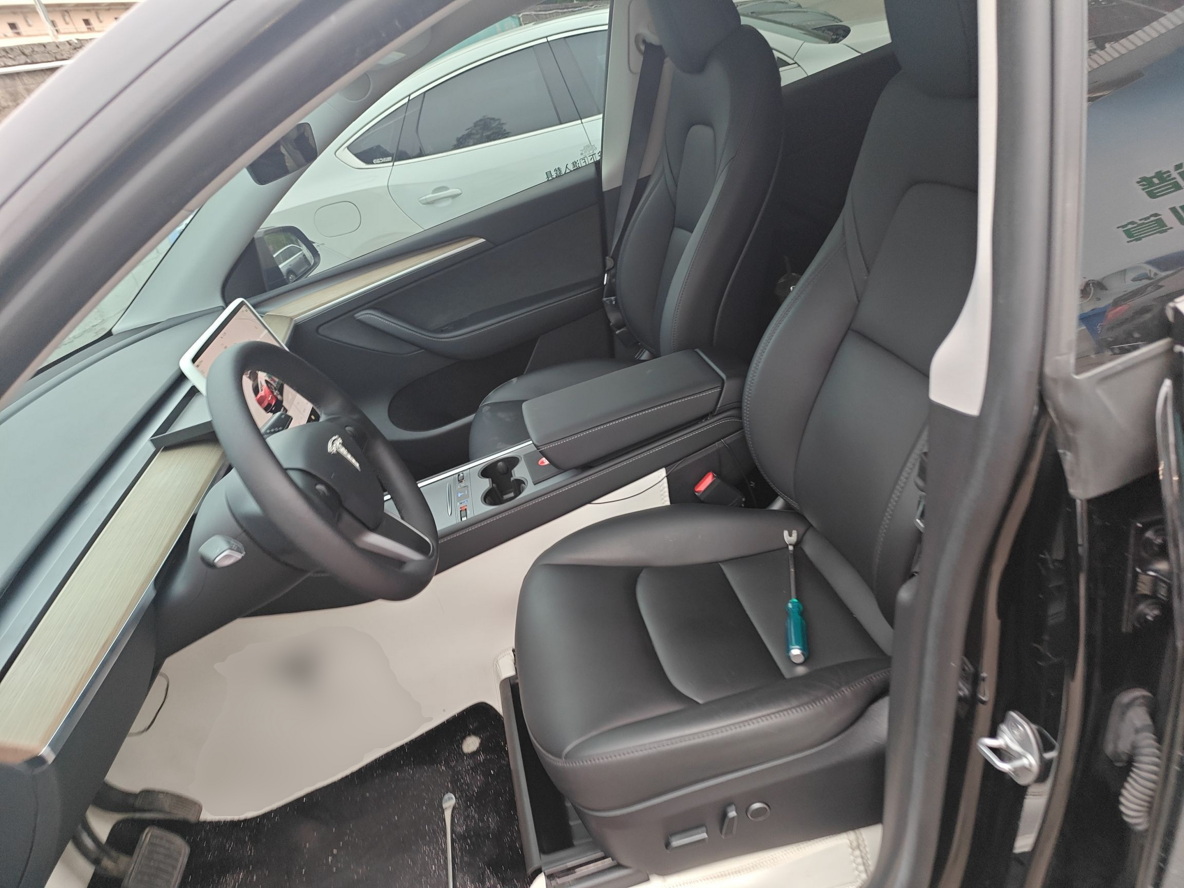 Переднее сиденье в автомобиле