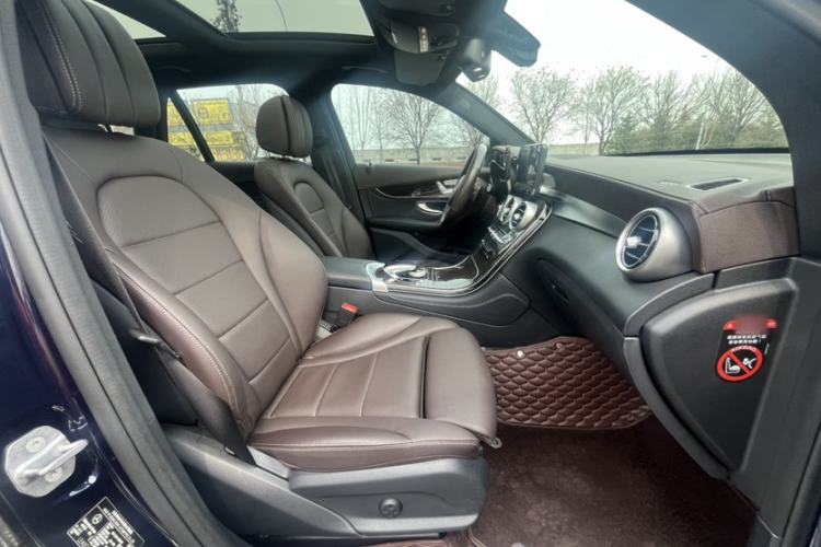 Used Mercedes-Benz GLC 2018 GLC 260 4MATIC Dynamic Edition Interior 9