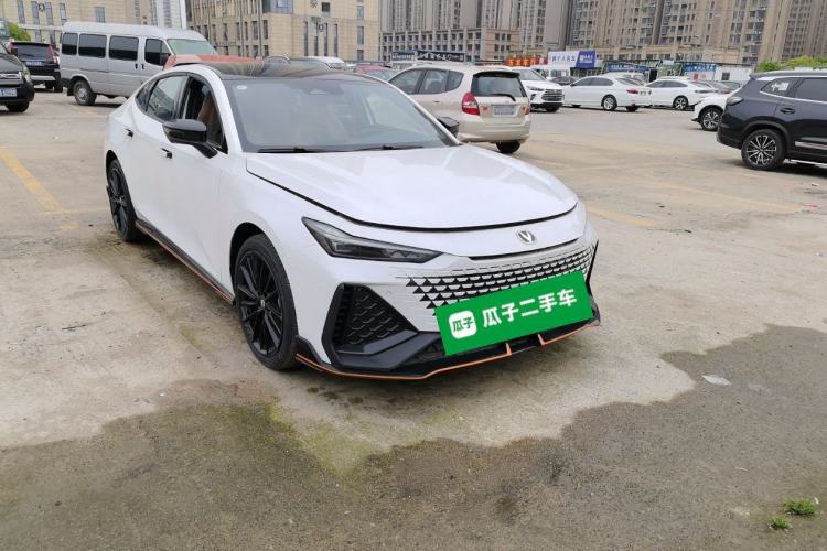 Used CHANGAN UNI-V 2024 2.0T High-Performance Version Front Right 45 Deg