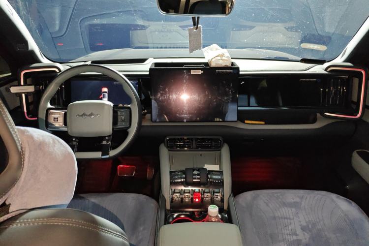 Used Formula Leopard 5 2023 Navigator Edition
