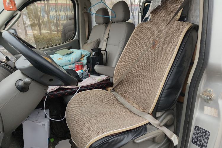 Used SAIC MAXUS Xintu V80 2016 2.5T Manual Aoyuntong National IV Short Wheelbase Mid-Roof 6-Seater