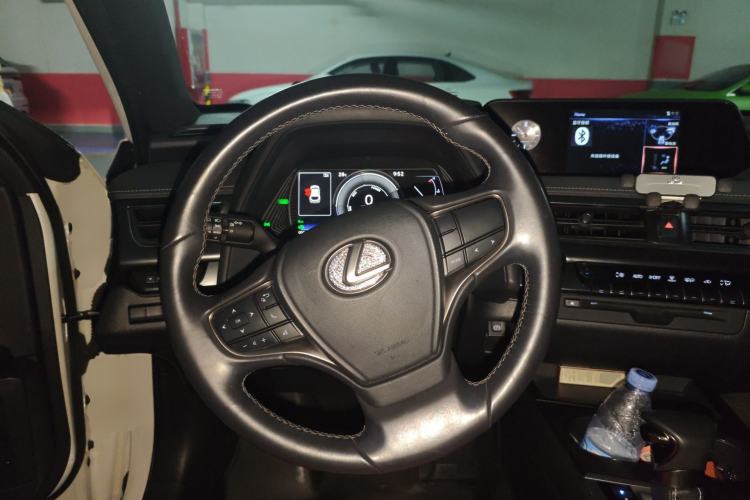 Used Lexus UX 2019 260h Explore-Cool Edition China V Standard Steering Wheel