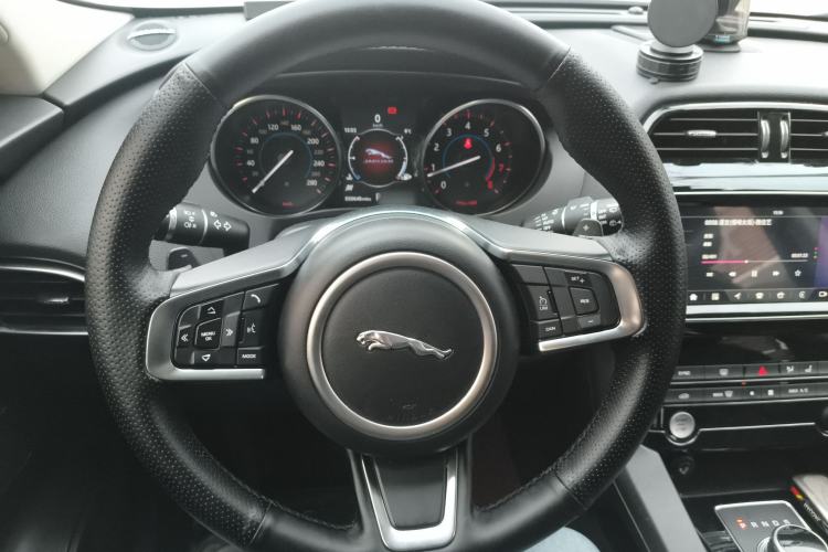 Used Jaguar F-PACE 2018 2.0T Two-Wheel Drive Urban Deluxe Edition