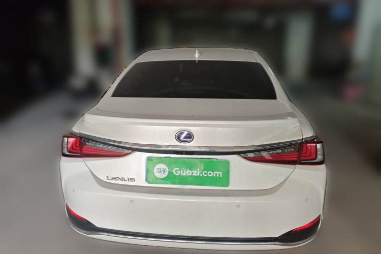 Used Lexus ES 2020 300h Premier Edition