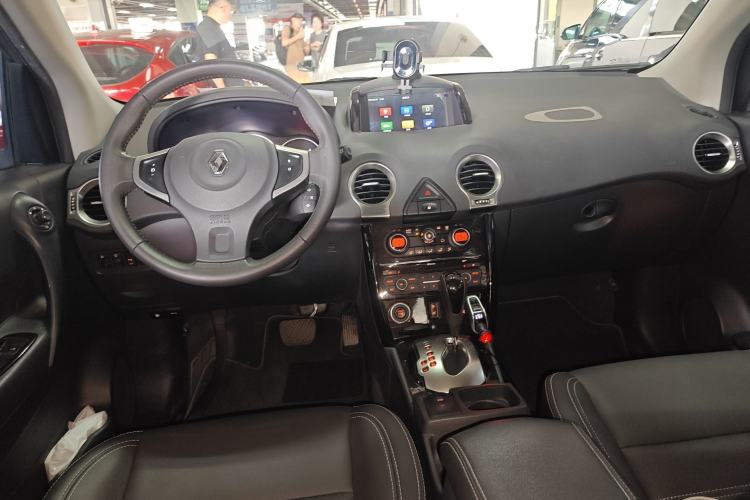 Used Renault Koleos 2014 Revised Version 2.5L Two-Wheel Drive Comfort Edition Center Console