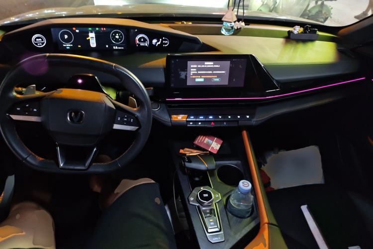 Used CHANGAN UNI-V 2022 1.5T Prestige Version Center Console