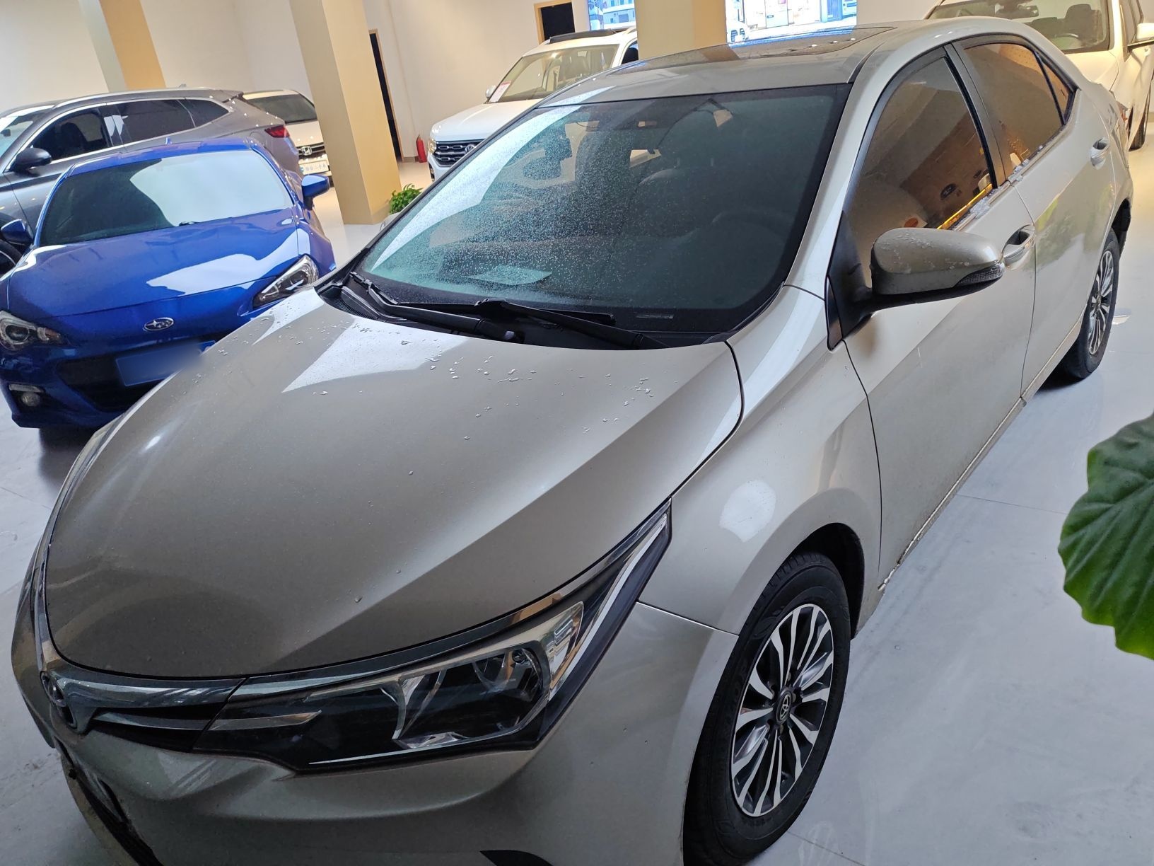 Под передней частью автомобиля