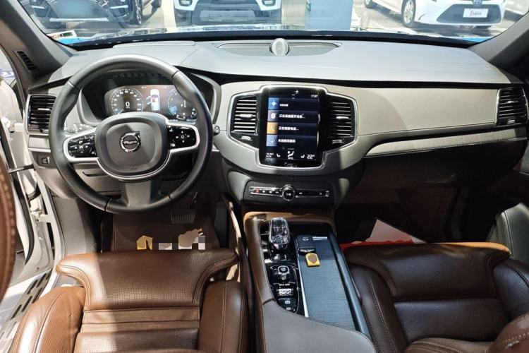 Used Volvo XC90 2021 B6 Luxury Smart Edition 7-Seater Center Console