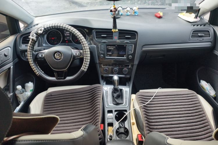 Used Volkswagen Golf 2017 230TSI Automatic Luxury Million-Vehicle Commemorative Edition Center Console