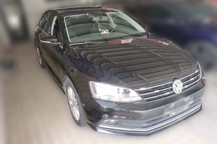 Used Volkswagen Sagitar 2016 230TSI 25th Anniversary Edition Front Right 45 Deg