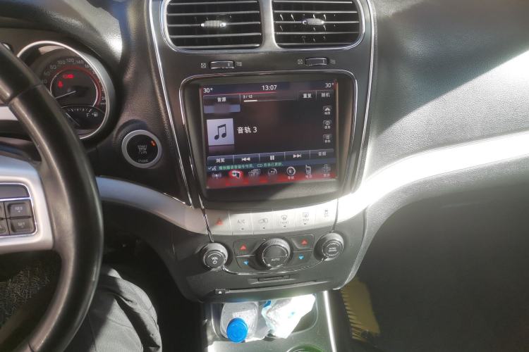 Used Dodge Journey 2013 2.4L Two-Wheel Drive Luxury Version Audio And AC Panel