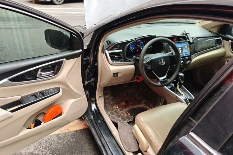 Used Honda Crider 2013 1.8L automatic luxury edition Driver Seat