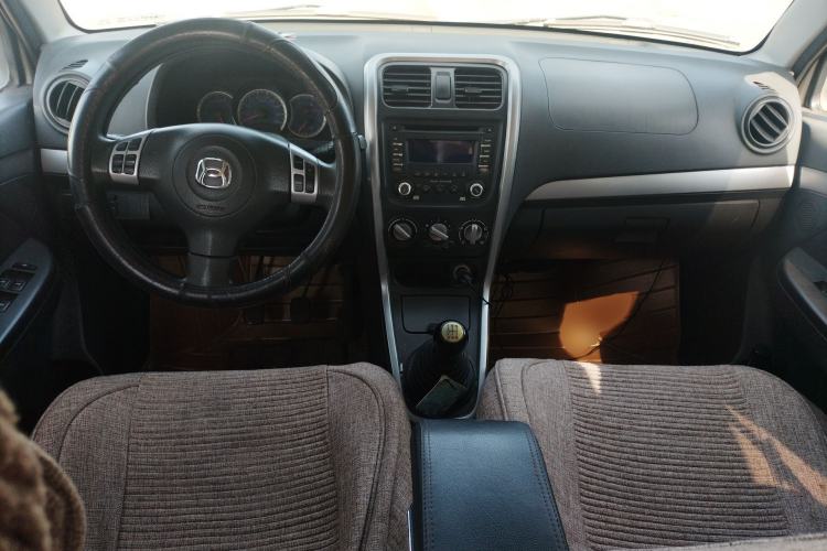 Used Suzuki Wagon R X5 2013 Cruise Edition 1.4L VVT Standard Model Center Console