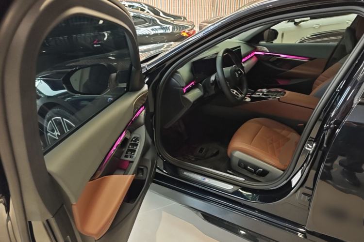 Used BMW 5 Series 2024 530Li Luxury Edition M Sport Package
