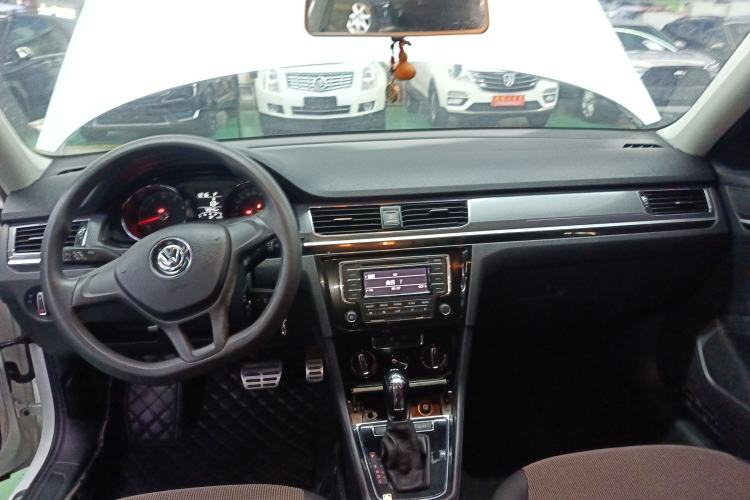 Used Volkswagen C-TREK 2017 230TSI DSG Comfort Version Center Console