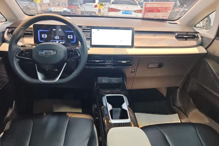 Used Geometry E Firefly 2024 301km Starlight Interior 3