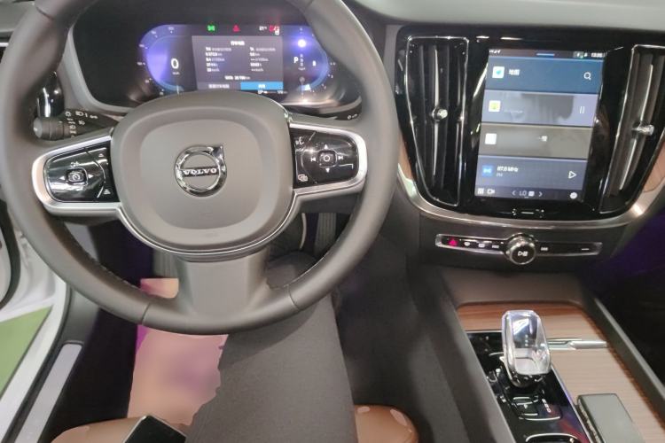 Used Volvo S60 2024 B4 Zhiyuan Luxury Edition Center Console