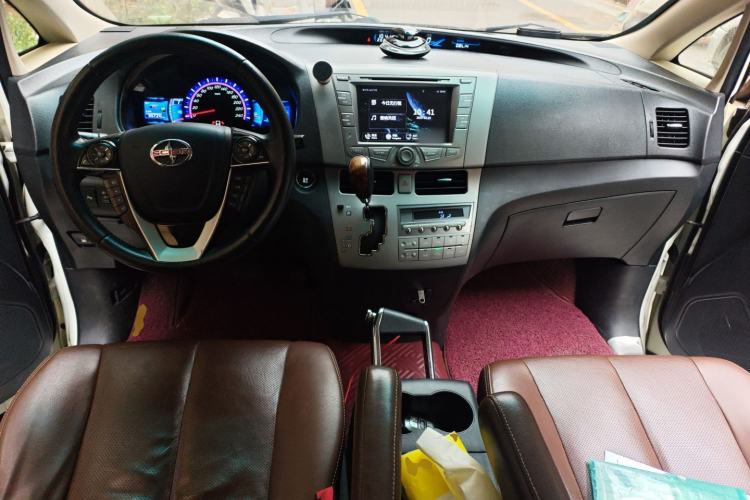 Used BYD M6 2015 2.4L Automatic Prestige Edition
