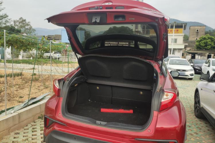 Used Toyota C-HR 2018 2.0L Leading Edition China VI Trunk